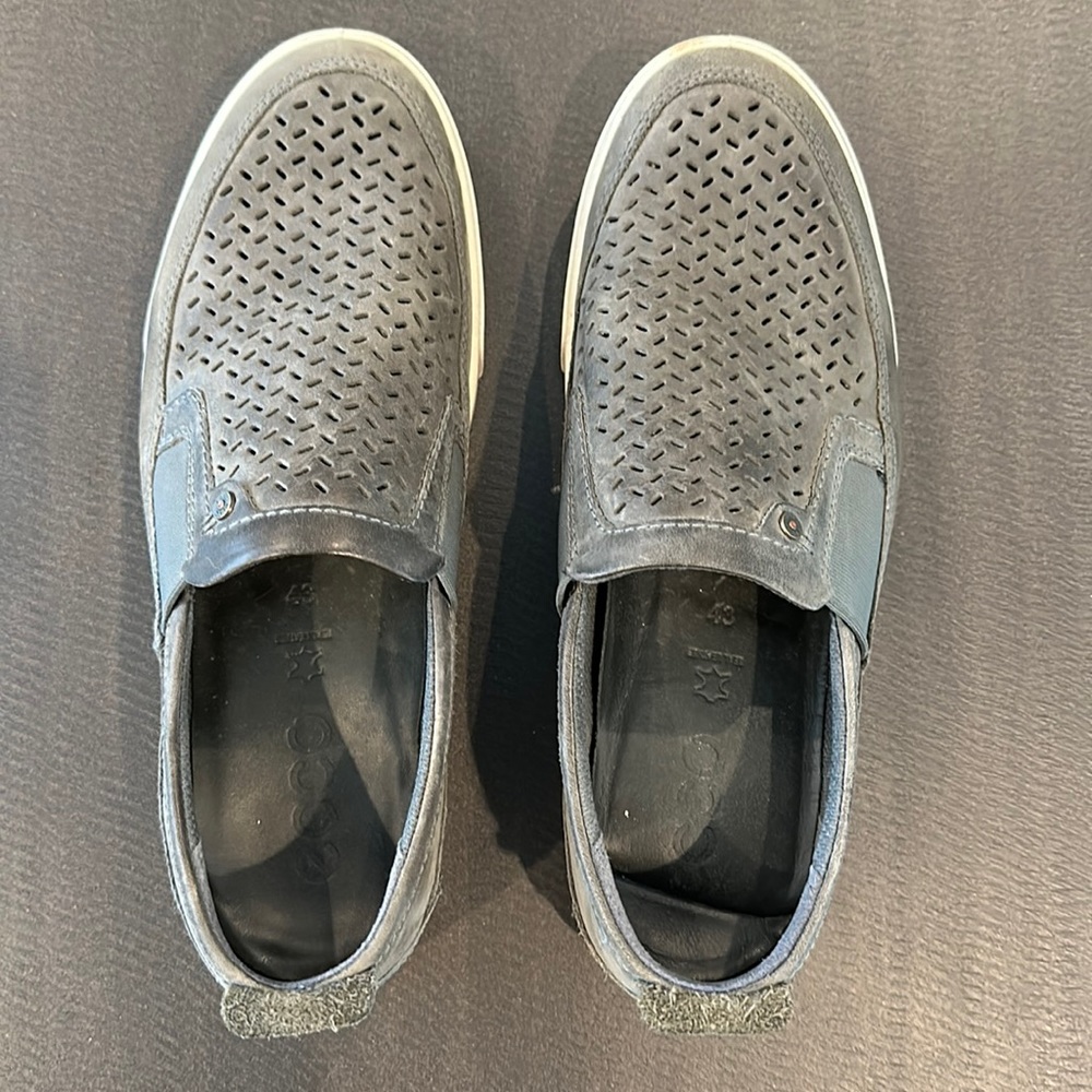 Ecco olive Slip ons